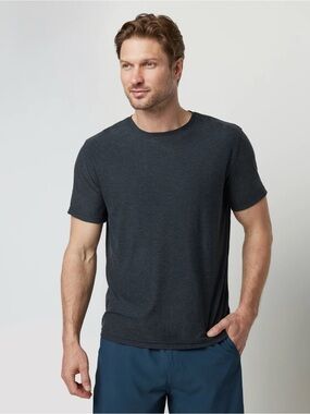 Vuori Men's Strato Tech Crew Neck Short Sleeve T-Shirt size XL